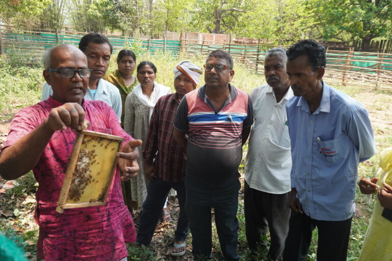 Manoj showing a live frame to participants