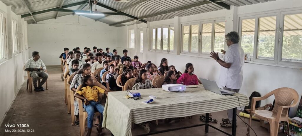 Education session by Mahadesh in Arepalayam, Hasanur(1)