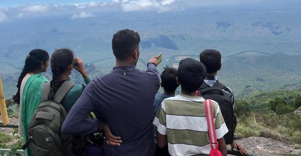 Explaining about the landscape