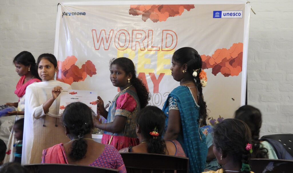 Handover the certificats for participants in pillur Pc Nithya (1)
