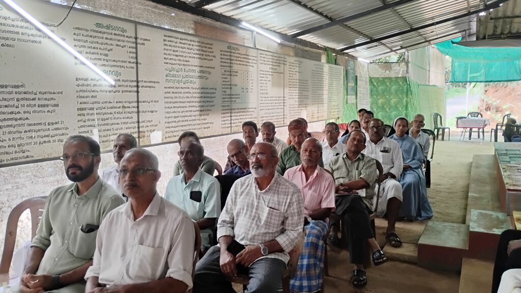 Farmers from surrounding villages attend the workshop.
