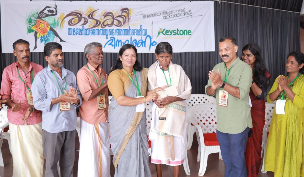 c Honouring Vellachiyamma for sharing the knowledge of making traditional ornaments