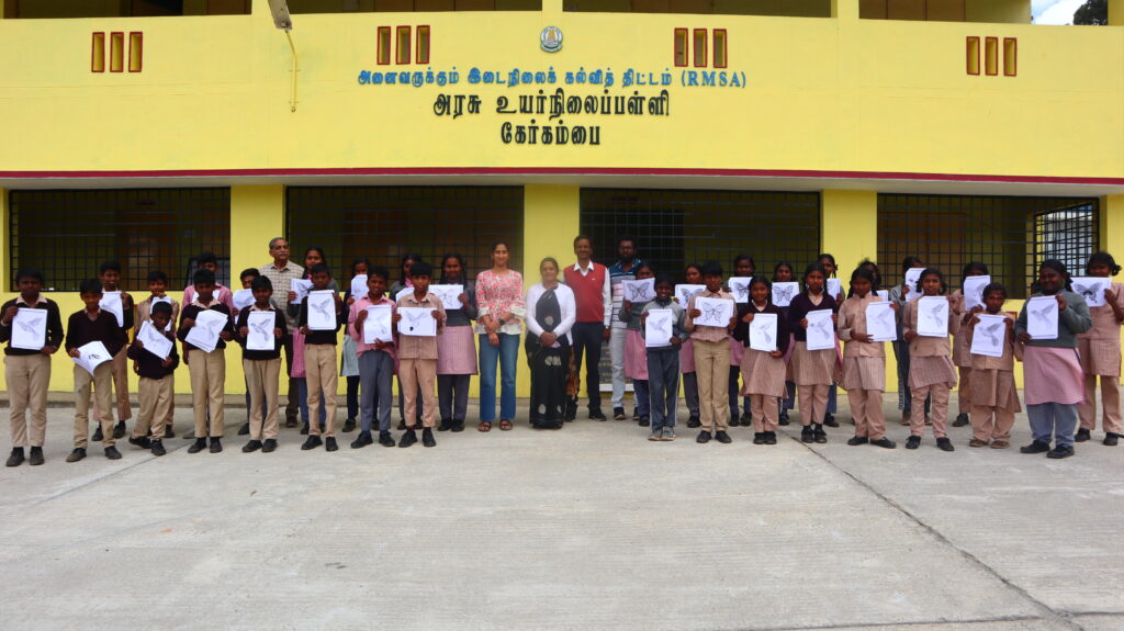 group photo for a resource person and participated student